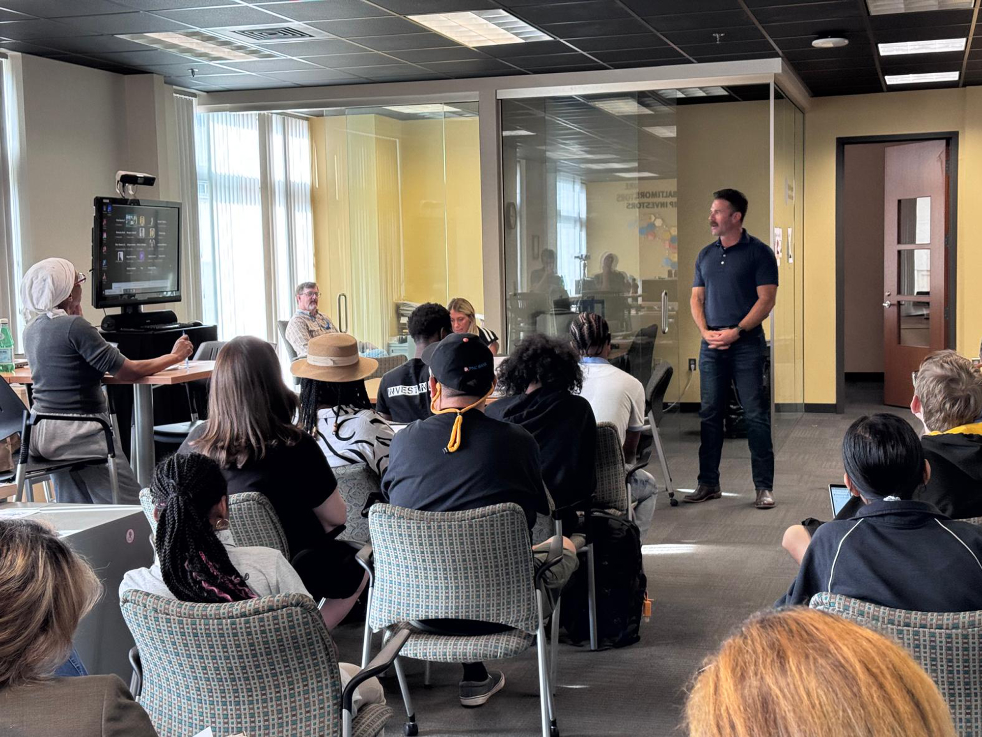 Gregory Vetter speaks to a group of students in the Center for Entrepreneurship and Innovation