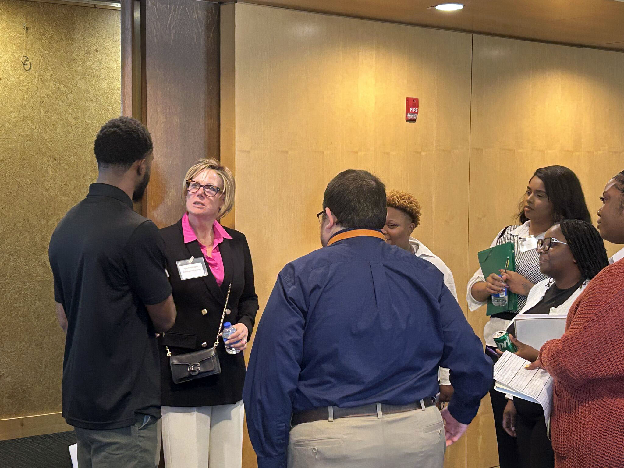 Joan Worthington speaks to students during the networking event. 