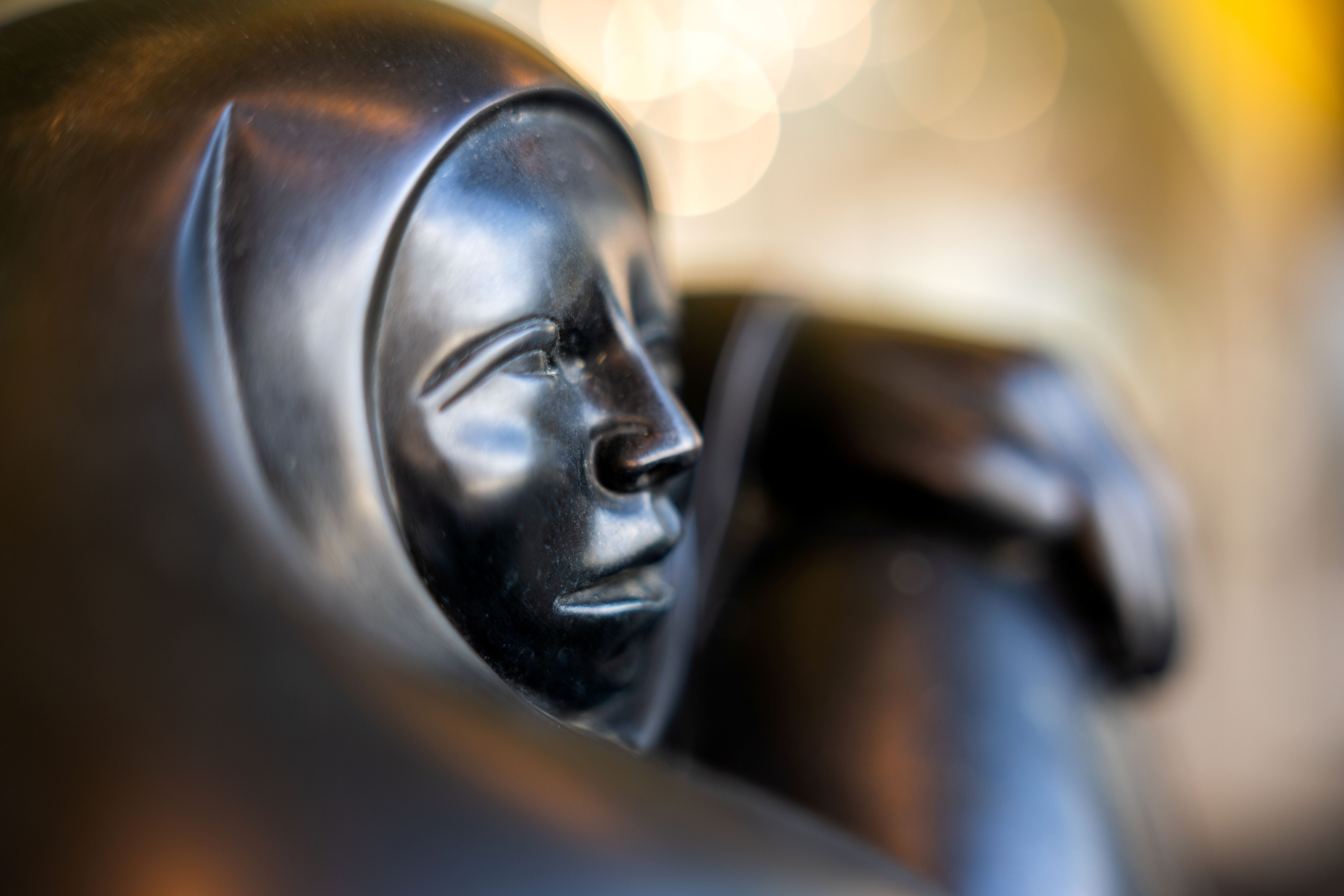 image of Encanto sculpture by Jorge Jiménez Deredia