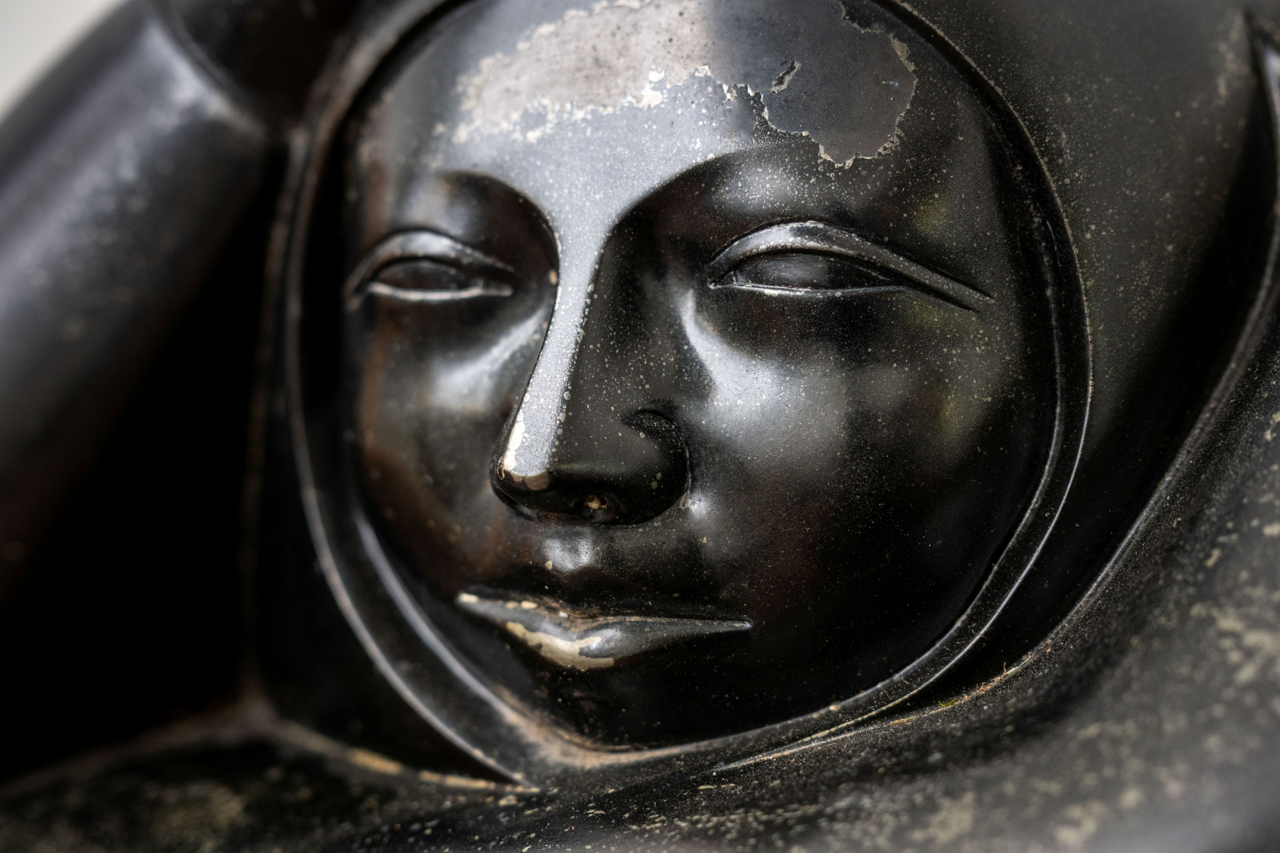 closeup image of Renacer sculpture by Jorge Jiménez Deredia