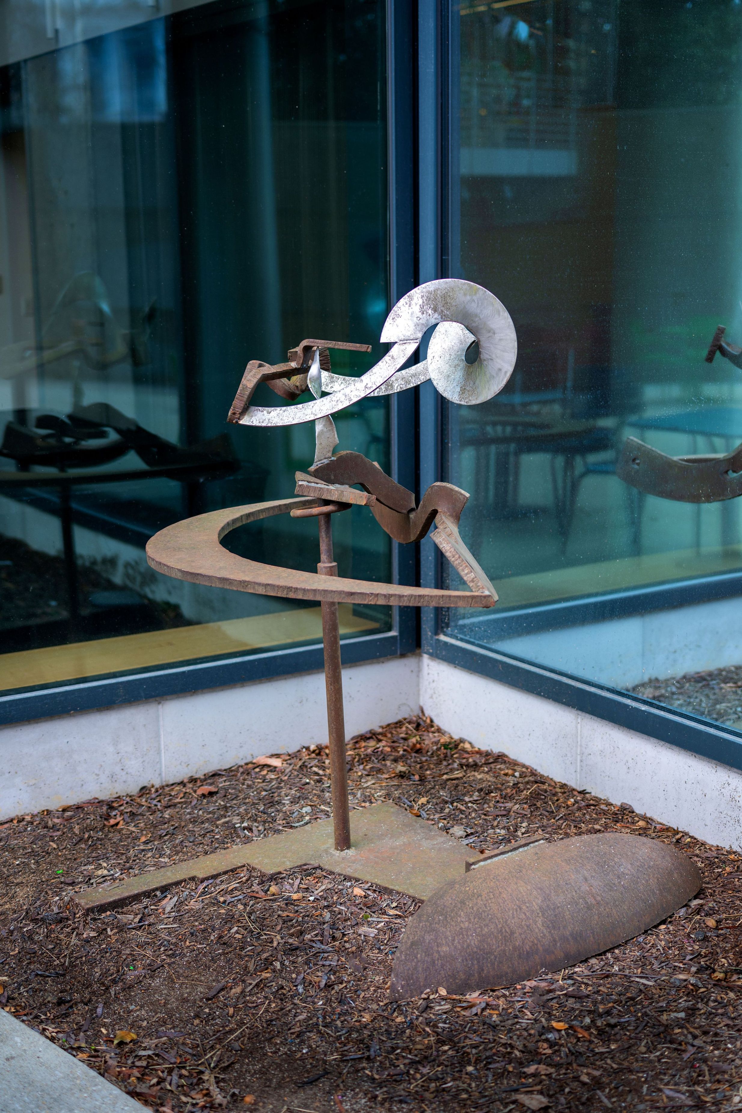 image of Wishtree sculpture by Mark di Suvero